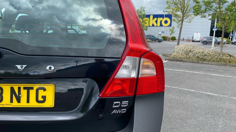 Volvo XC70 D5 [215] SE Lux 5dr Geartronic [Sat Nav] Diesel Estate - Image 33
