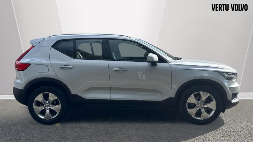 Volvo XC40 1.5 T3 [163] Momentum 5dr Geartronic Petrol Estate - Image 3