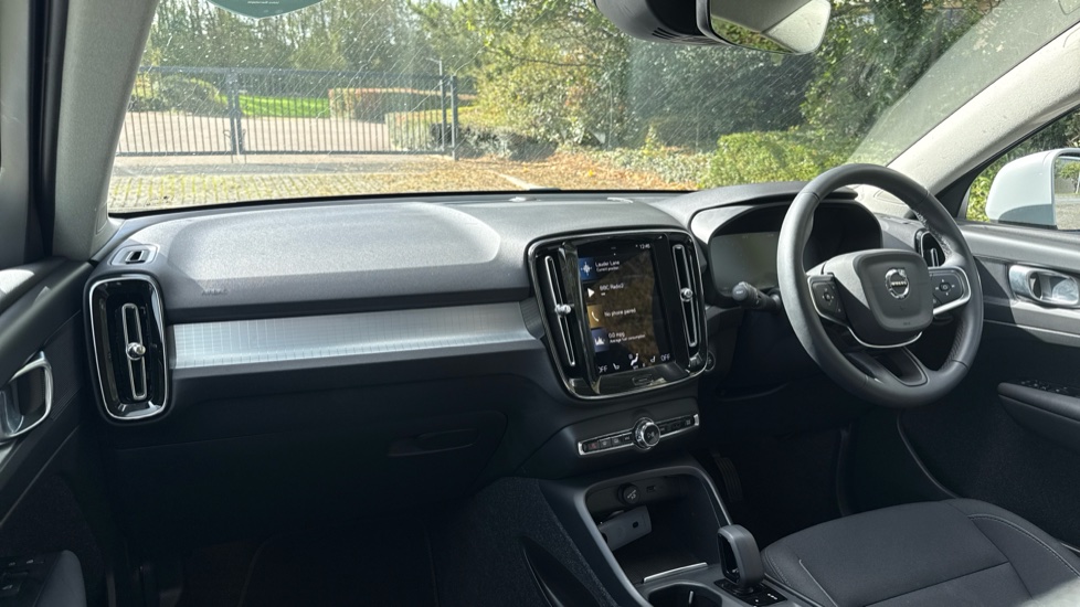 Volvo XC40 1.5 T3 [163] Momentum 5dr Geartronic Petrol Estate - Image 4