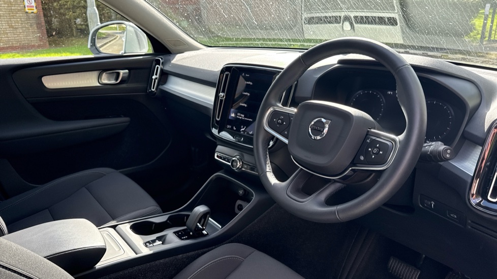 Volvo XC40 1.5 T3 [163] Momentum 5dr Geartronic Petrol Estate - Image 5