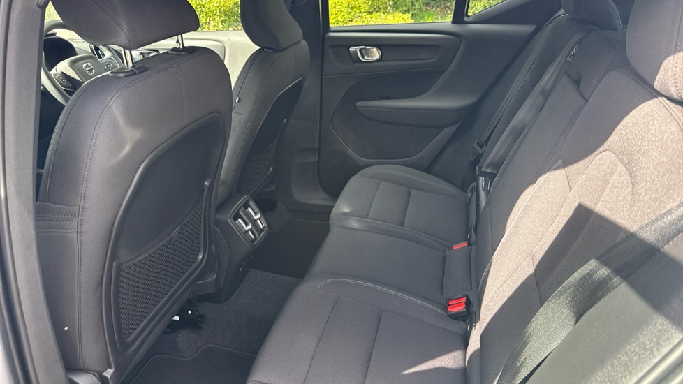Volvo XC40 1.5 T3 [163] Momentum 5dr Geartronic Petrol Estate - Image 10