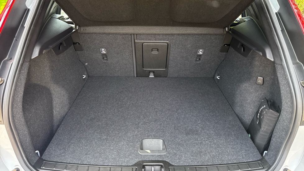 Volvo XC40 1.5 T3 [163] Momentum 5dr Geartronic Petrol Estate - Image 17
