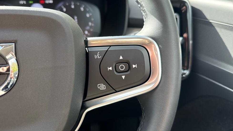 Volvo XC40 1.5 T3 [163] Momentum 5dr Geartronic Petrol Estate - Image 19