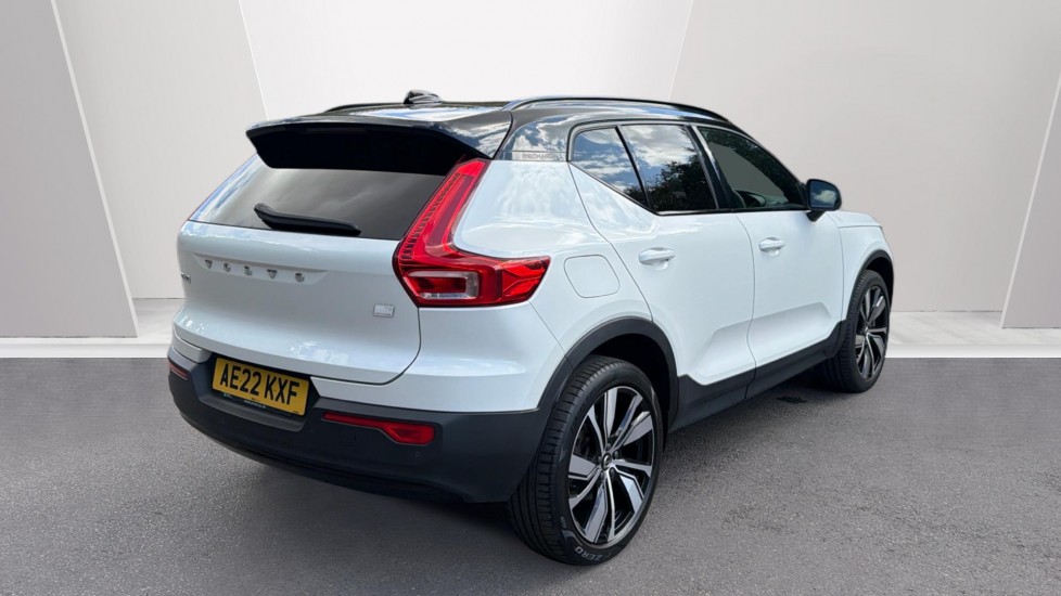 Volvo XC40 1.5 T5 Recharge PHEV R DESIGN Pro 5dr Auto Estate - Image 2