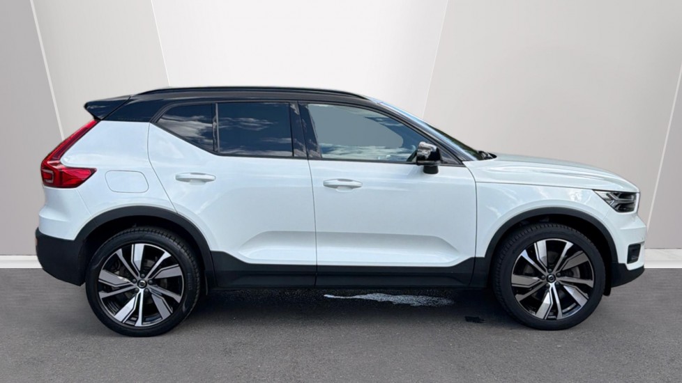 Volvo XC40 1.5 T5 Recharge PHEV R DESIGN Pro 5dr Auto Estate - Image 3