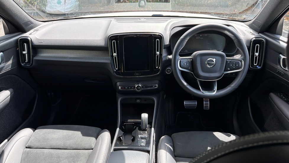 Volvo XC40 1.5 T5 Recharge PHEV R DESIGN Pro 5dr Auto Estate - Image 5
