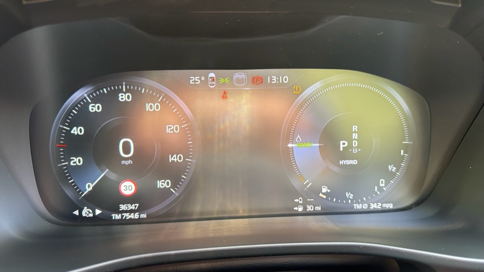 Volvo XC40 1.5 T5 Recharge PHEV R DESIGN Pro 5dr Auto Estate - Image 11