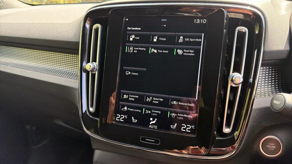 Volvo XC40 1.5 T5 Recharge PHEV R DESIGN Pro 5dr Auto Estate - Image 12