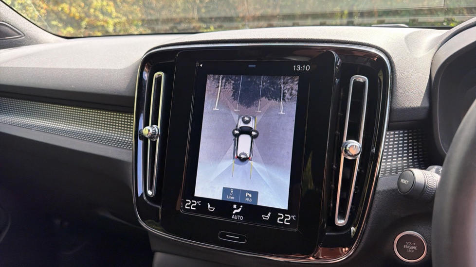 Volvo XC40 1.5 T5 Recharge PHEV R DESIGN Pro 5dr Auto Estate - Image 18