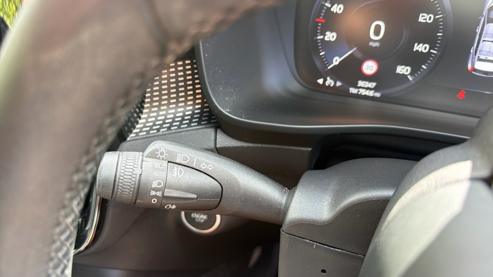 Volvo XC40 1.5 T5 Recharge PHEV R DESIGN Pro 5dr Auto Estate - Image 22