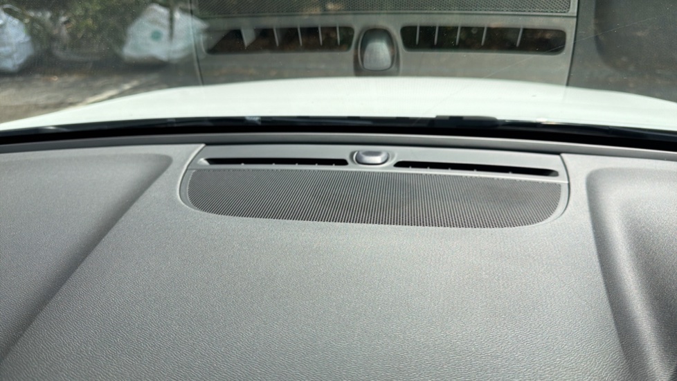 Volvo XC40 1.5 T5 Recharge PHEV R DESIGN Pro 5dr Auto Estate - Image 24