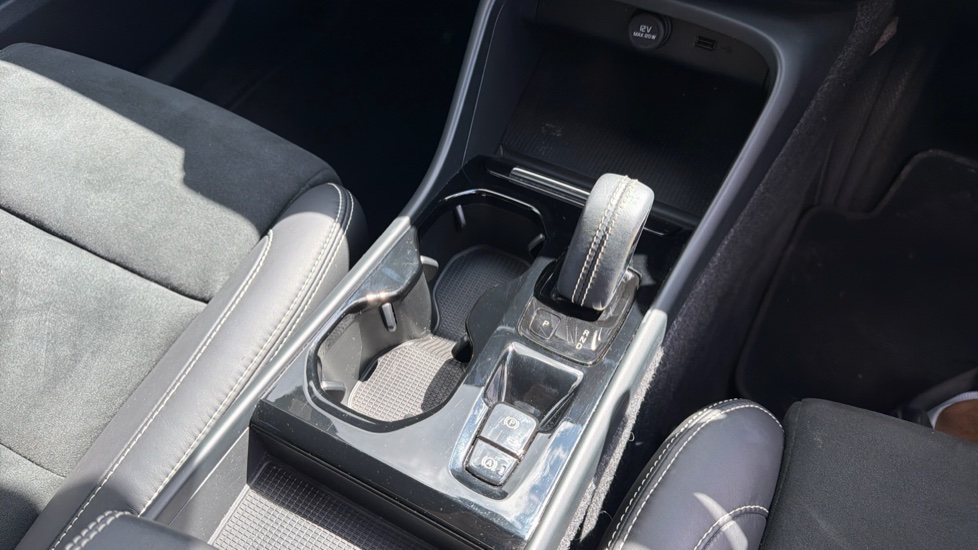 Volvo XC40 1.5 T5 Recharge PHEV R DESIGN Pro 5dr Auto Estate - Image 25