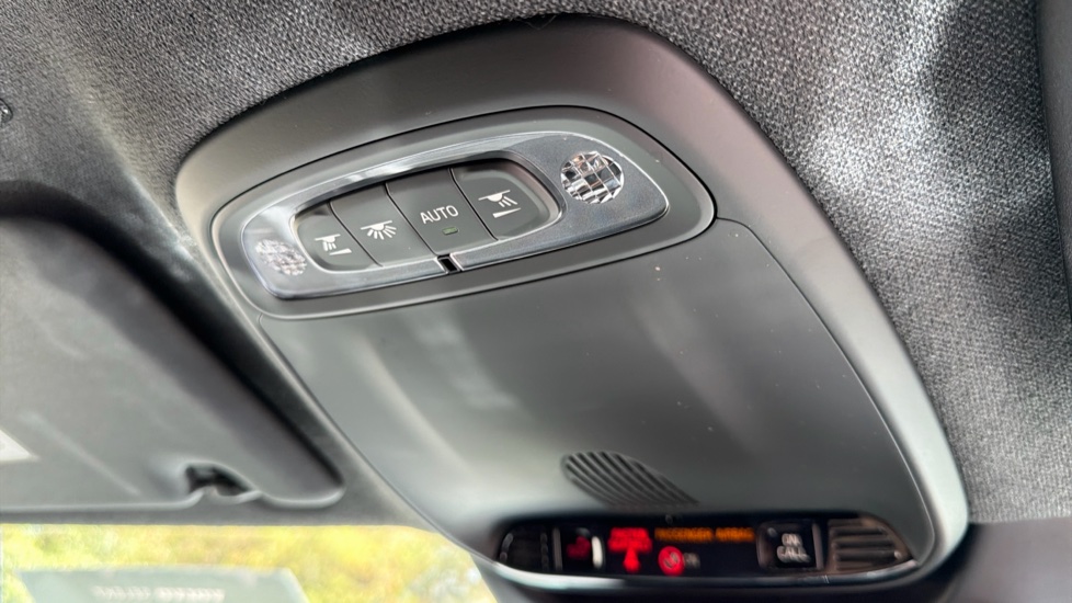Volvo XC40 1.5 T5 Recharge PHEV R DESIGN Pro 5dr Auto Estate - Image 27