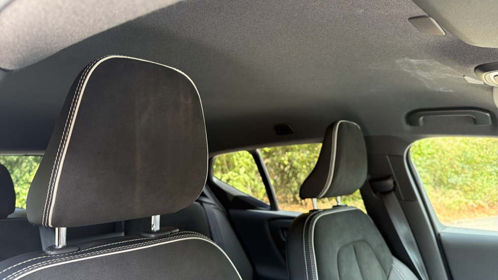 Volvo XC40 1.5 T5 Recharge PHEV R DESIGN Pro 5dr Auto Estate - Image 30