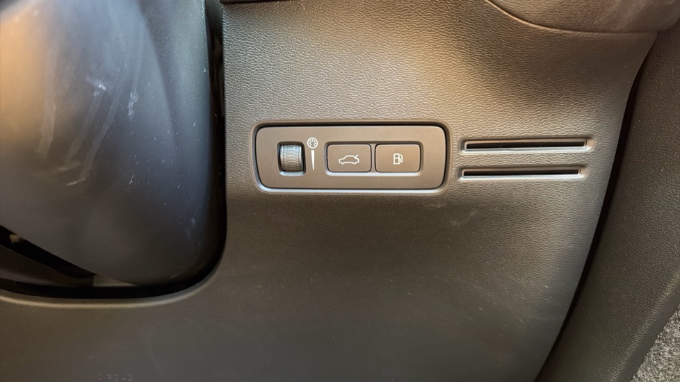 Volvo XC40 1.5 T5 Recharge PHEV R DESIGN Pro 5dr Auto Estate - Image 49