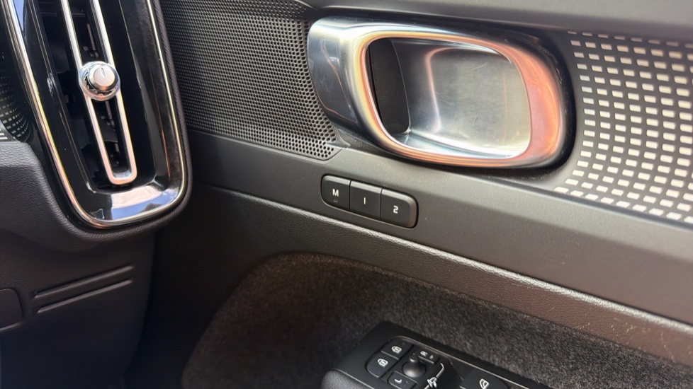 Volvo XC40 1.5 T5 Recharge PHEV R DESIGN Pro 5dr Auto Estate - Image 50