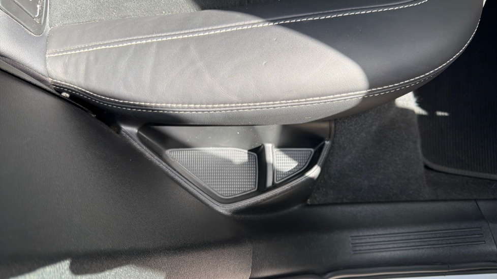 Volvo XC40 1.5 T5 Recharge PHEV R DESIGN Pro 5dr Auto Estate - Image 55