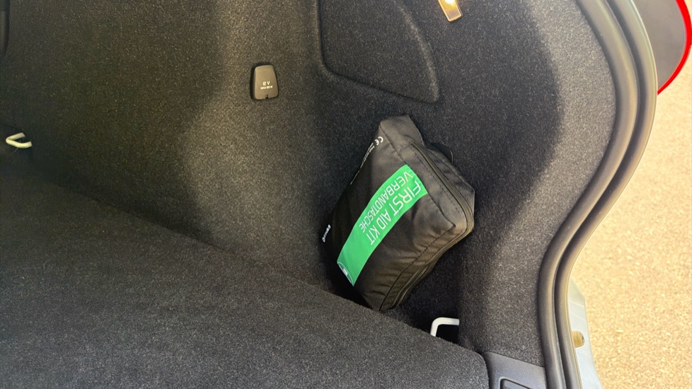 Volvo XC40 1.5 T5 Recharge PHEV R DESIGN Pro 5dr Auto Estate - Image 62