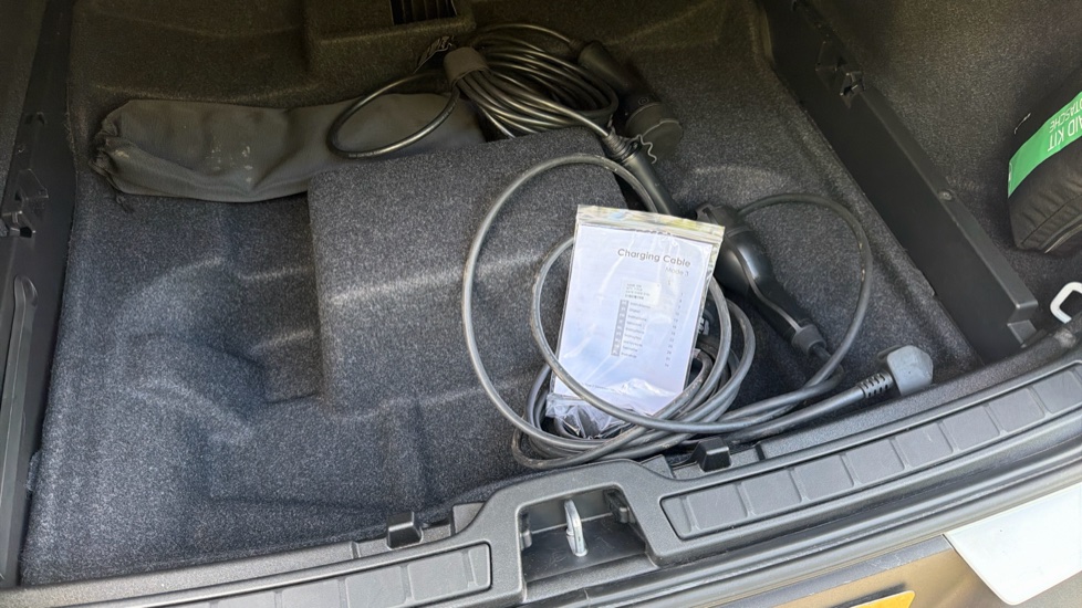Volvo XC40 1.5 T5 Recharge PHEV R DESIGN Pro 5dr Auto Estate - Image 63