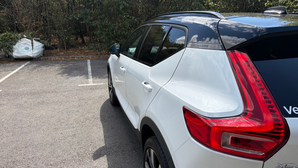 Volvo XC40 1.5 T5 Recharge PHEV R DESIGN Pro 5dr Auto Estate - Image 64