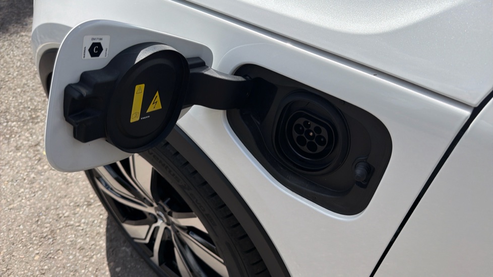 Volvo XC40 1.5 T5 Recharge PHEV R DESIGN Pro 5dr Auto Estate - Image 65