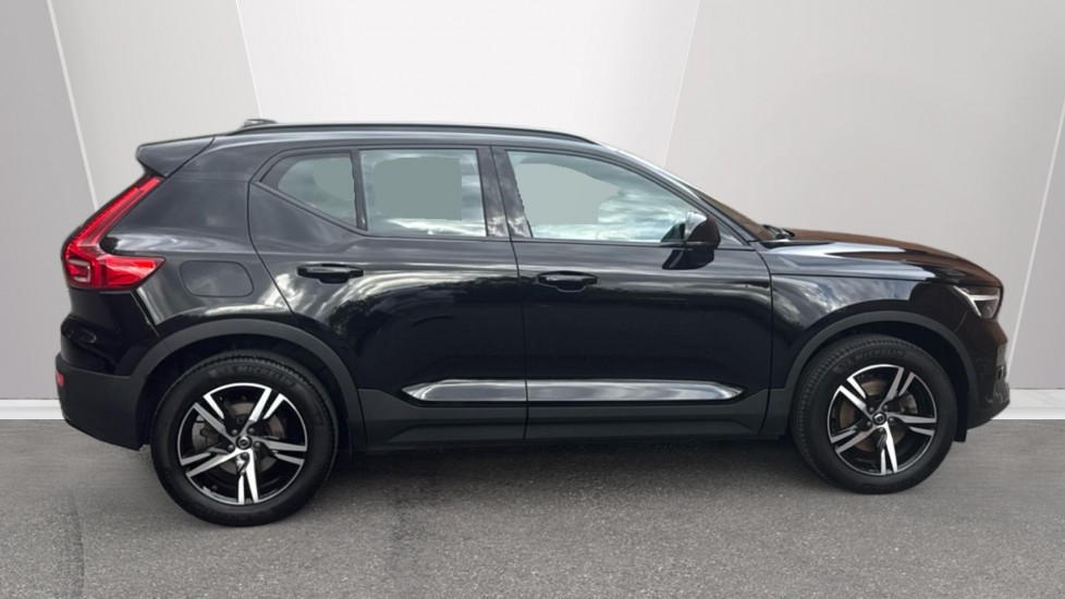 Volvo XC40 2.0 B3P Plus Dark 5dr Auto Petrol Estate - Image 3