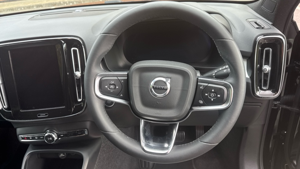 Volvo XC40 2.0 B3P Plus Dark 5dr Auto Petrol Estate - Image 10