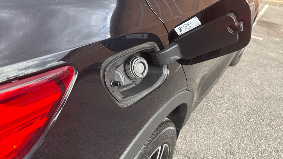 Volvo XC40 2.0 B3P Plus Dark 5dr Auto Petrol Estate - Image 16