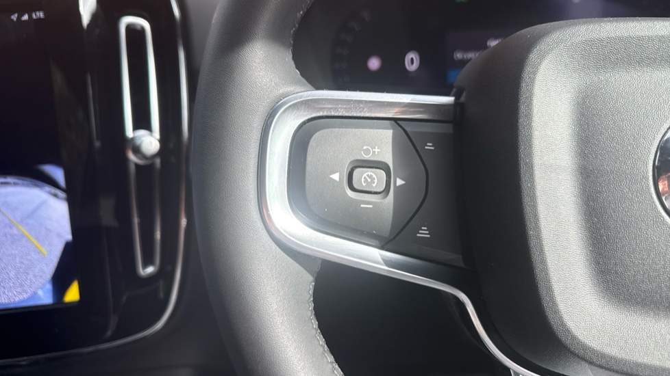Volvo XC40 2.0 B3P Plus Dark 5dr Auto Petrol Estate - Image 21