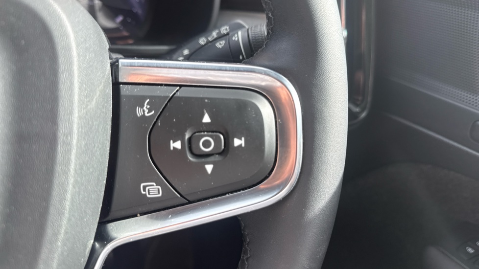 Volvo XC40 2.0 B3P Plus Dark 5dr Auto Petrol Estate - Image 22