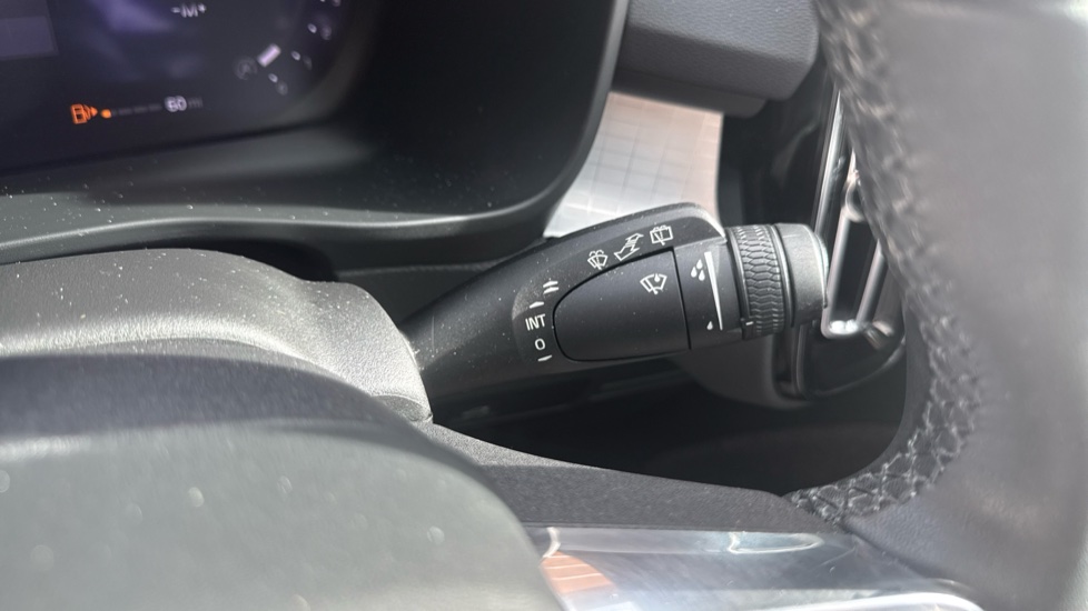 Volvo XC40 2.0 B3P Plus Dark 5dr Auto Petrol Estate - Image 23