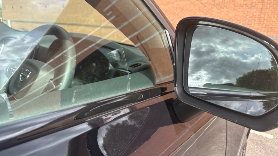 Volvo XC40 2.0 B3P Plus Dark 5dr Auto Petrol Estate - Image 32
