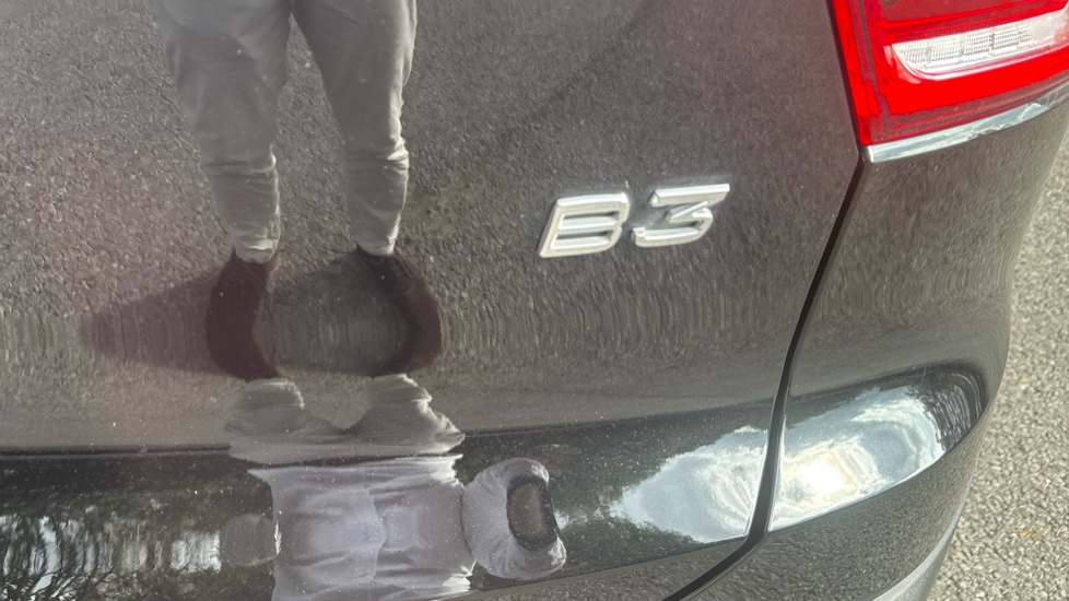 Volvo XC40 2.0 B3P Plus Dark 5dr Auto Petrol Estate - Image 37