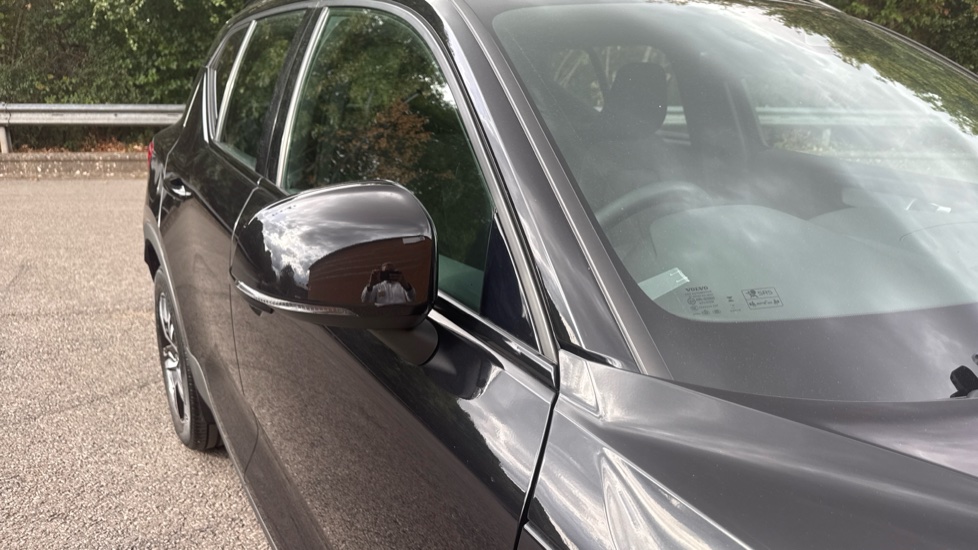 Volvo XC40 2.0 B3P Plus Dark 5dr Auto Petrol Estate - Image 39