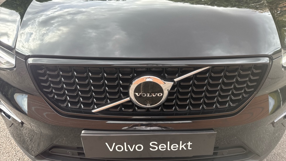Volvo XC40 2.0 B3P Plus Dark 5dr Auto Petrol Estate - Image 41
