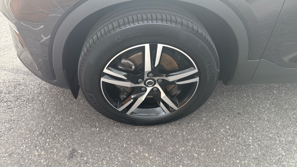 Volvo XC40 2.0 B3P Plus Dark 5dr Auto Petrol Estate - Image 42