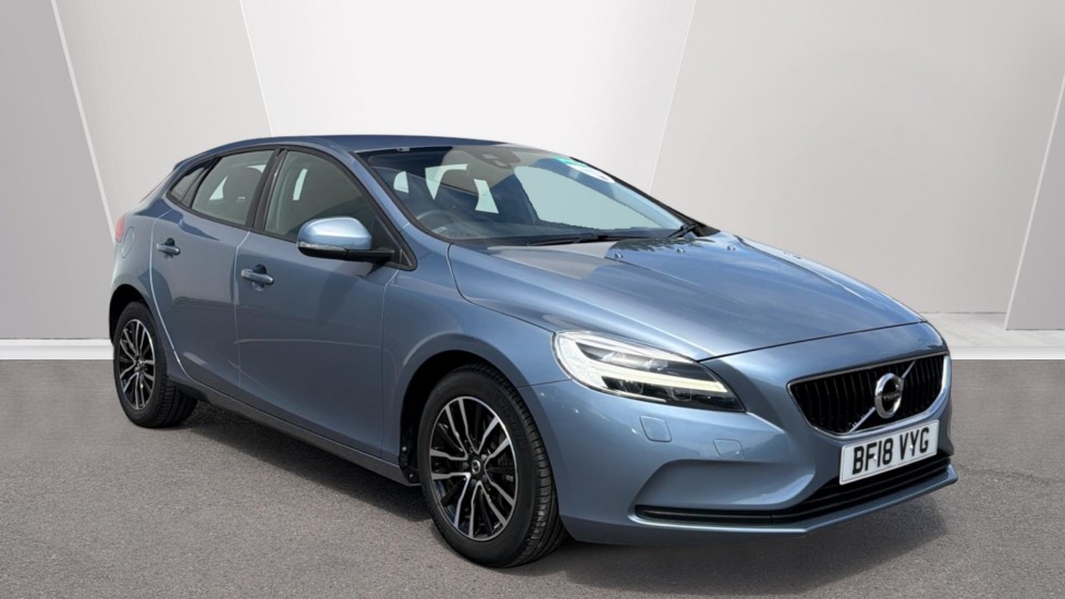 Volvo V40 D2 [120] Momentum Nav Plus 5dr Geartronic Diesel Hatchback - Image 1