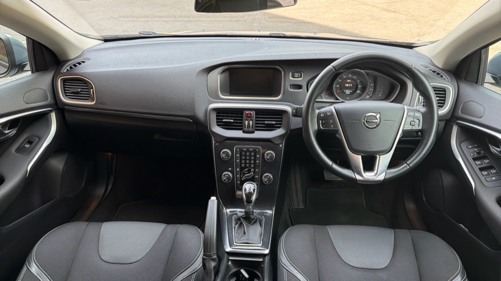 Volvo V40 D2 [120] Momentum Nav Plus 5dr Geartronic Diesel Hatchback - Image 5