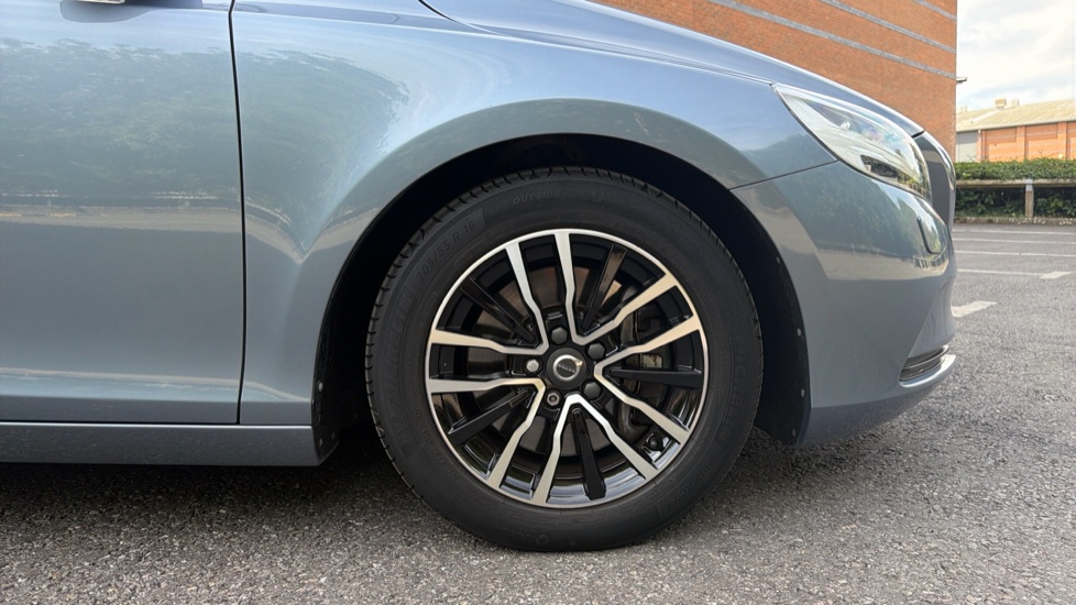 Volvo V40 D2 [120] Momentum Nav Plus 5dr Geartronic Diesel Hatchback - Image 9