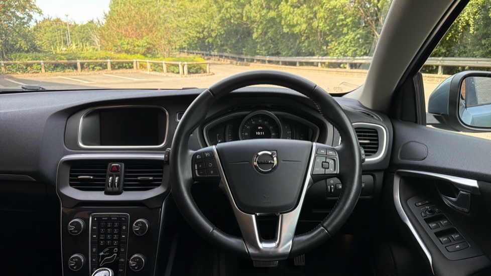 Volvo V40 D2 [120] Momentum Nav Plus 5dr Geartronic Diesel Hatchback - Image 10