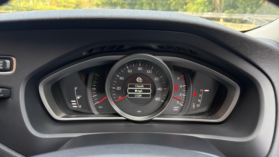 Volvo V40 D2 [120] Momentum Nav Plus 5dr Geartronic Diesel Hatchback - Image 11