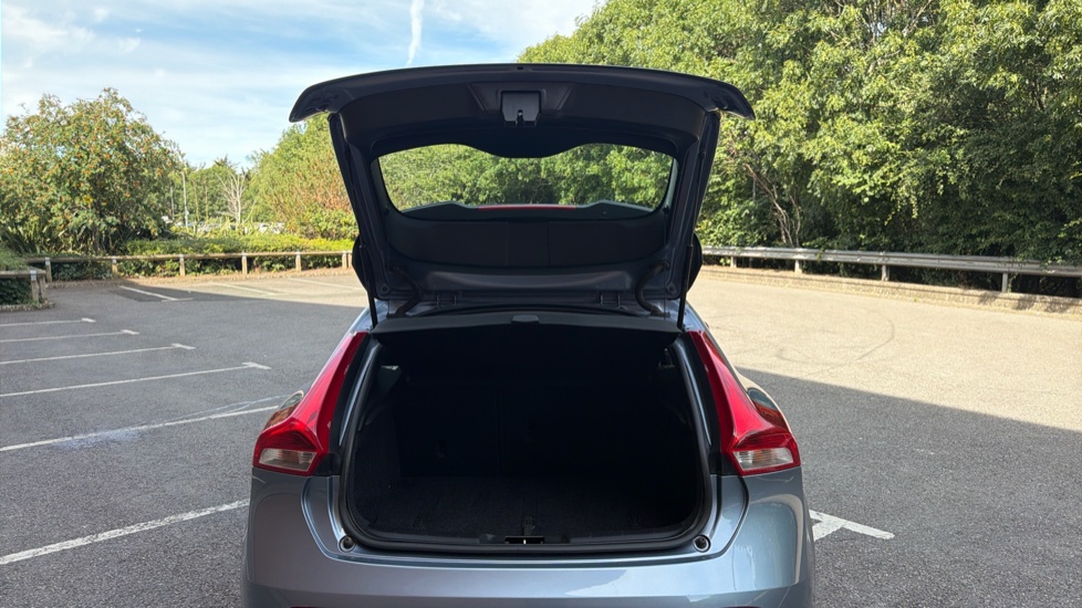 Volvo V40 D2 [120] Momentum Nav Plus 5dr Geartronic Diesel Hatchback - Image 13