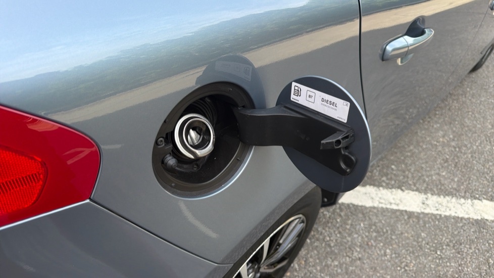 Volvo V40 D2 [120] Momentum Nav Plus 5dr Geartronic Diesel Hatchback - Image 15