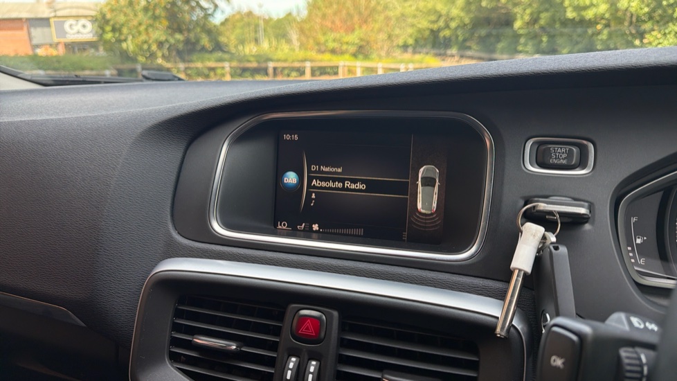 Volvo V40 D2 [120] Momentum Nav Plus 5dr Geartronic Diesel Hatchback - Image 18