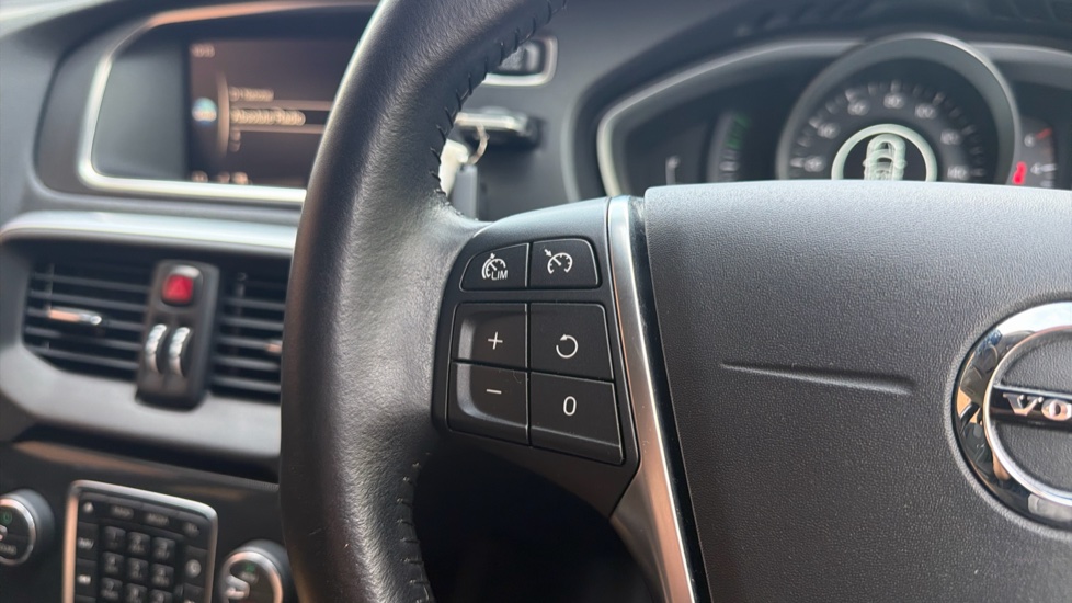 Volvo V40 D2 [120] Momentum Nav Plus 5dr Geartronic Diesel Hatchback - Image 20