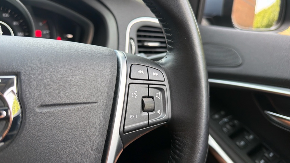 Volvo V40 D2 [120] Momentum Nav Plus 5dr Geartronic Diesel Hatchback - Image 21