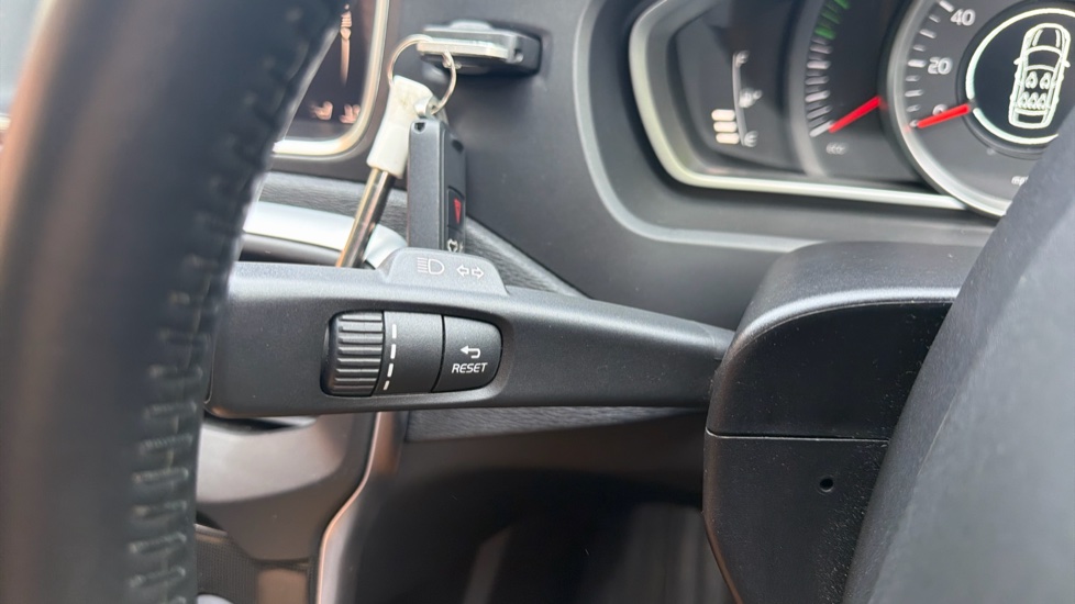 Volvo V40 D2 [120] Momentum Nav Plus 5dr Geartronic Diesel Hatchback - Image 22
