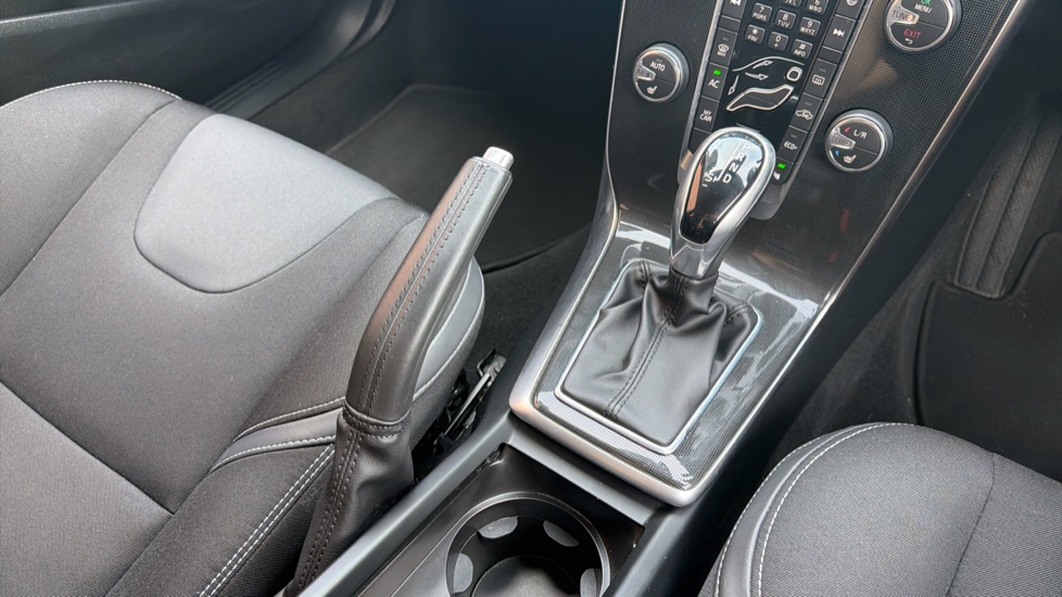 Volvo V40 D2 [120] Momentum Nav Plus 5dr Geartronic Diesel Hatchback - Image 25