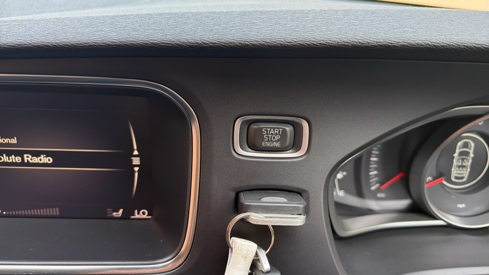 Volvo V40 D2 [120] Momentum Nav Plus 5dr Geartronic Diesel Hatchback - Image 26