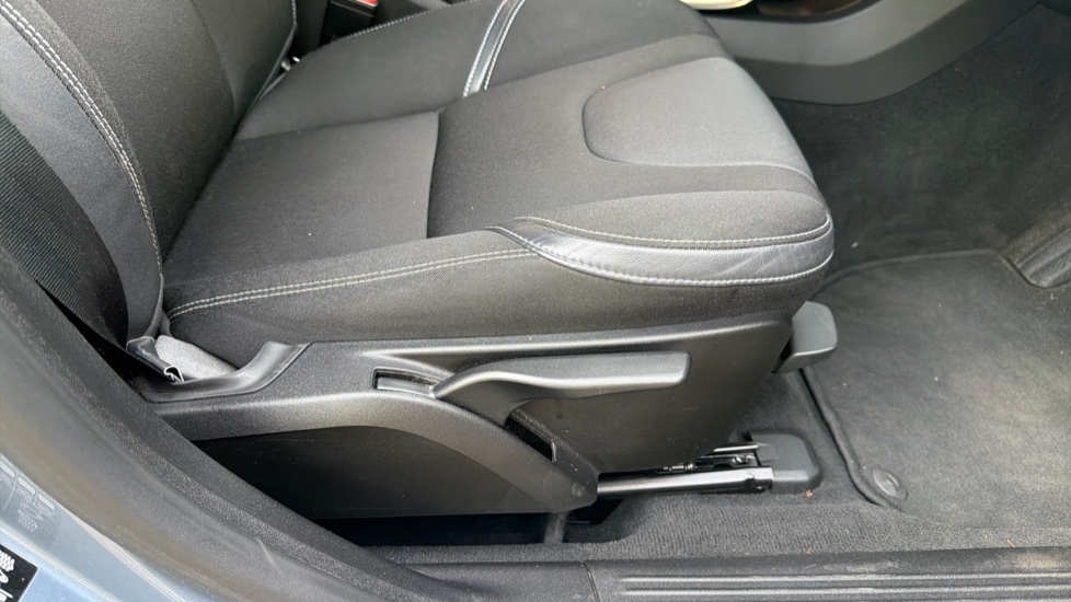 Volvo V40 D2 [120] Momentum Nav Plus 5dr Geartronic Diesel Hatchback - Image 29